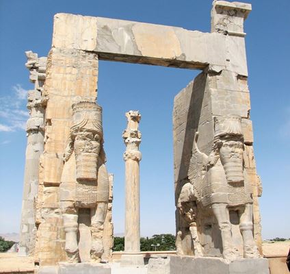 كل شيء عن تخت جمشيد، من الهندسة المعمارية إلى تاريخه المجيد